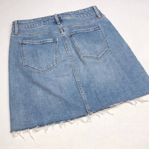 LIKE NEW DISTRESS OLD NAVY BUTTONFLY JEAN SKIRTS 2/26 😎 - Picture 4 of 11